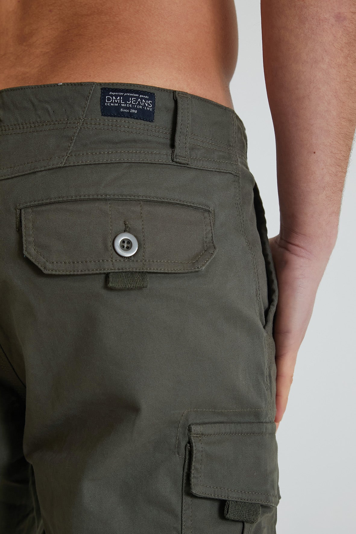 ROVER Cargo short with multi pockets in premium cotton twill - OLIVE - DML Jeans 