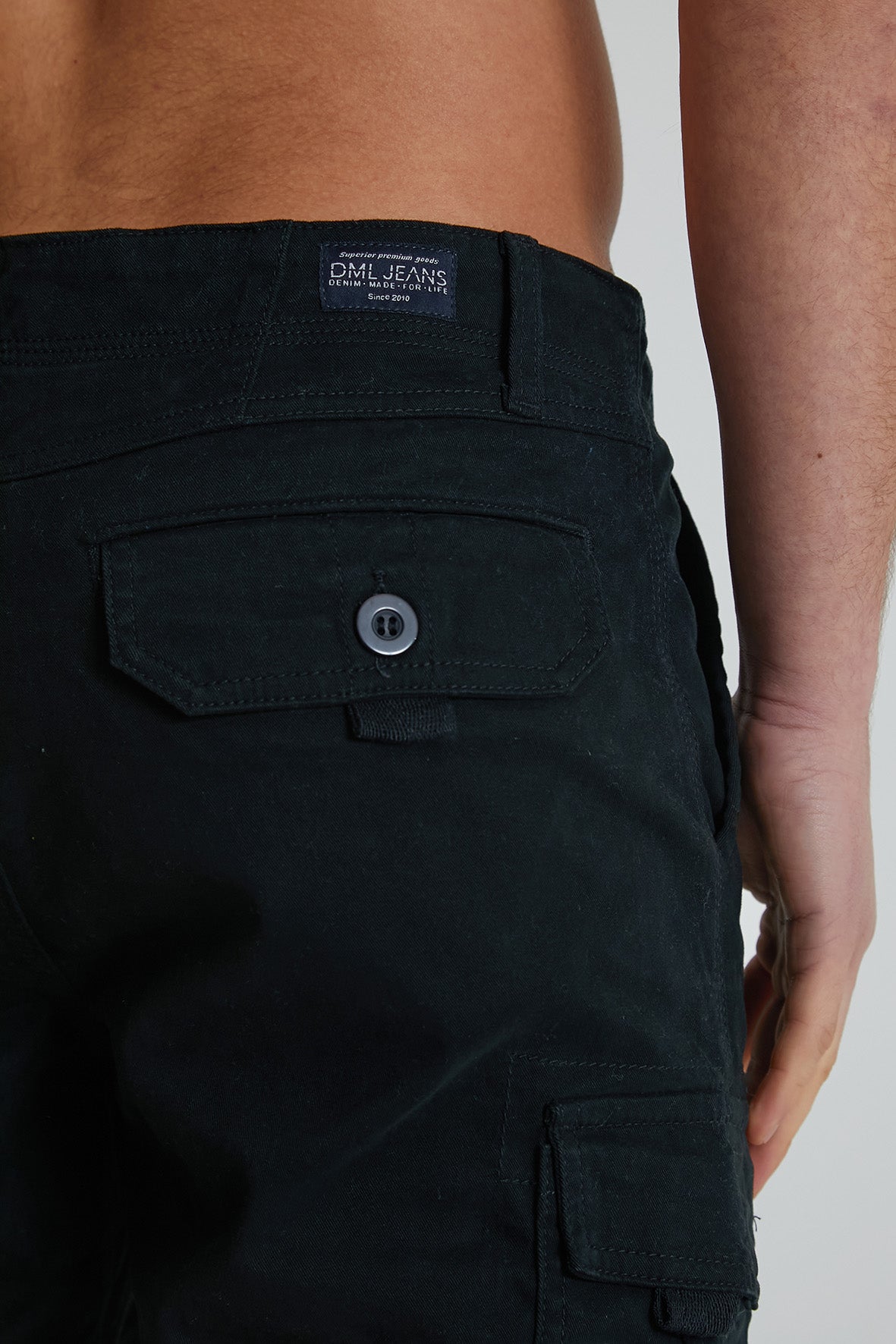 ROVER Cargo short with multi pockets in premium cotton twill - BLACK - DML Jeans 