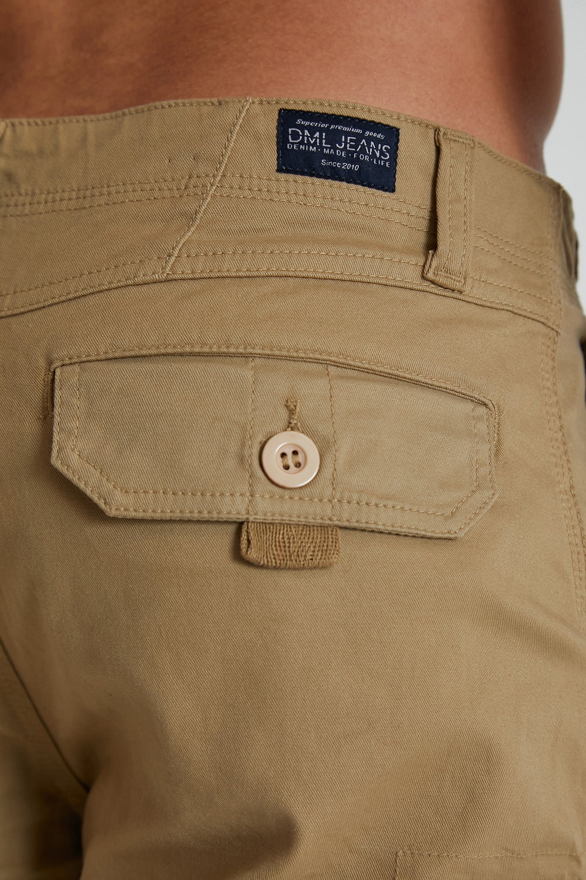 ROVER Cargo short with multi pockets in premium cotton twill - HARVEST GOLD - DML Jeans 